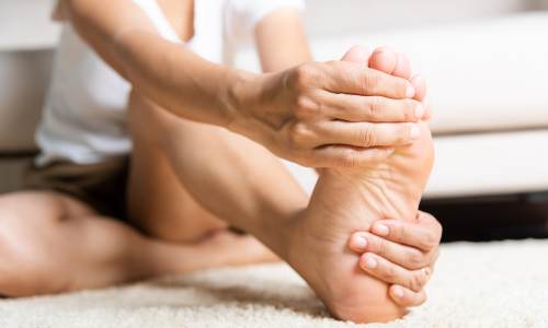 stretching del piede soggetto a fascite plantare